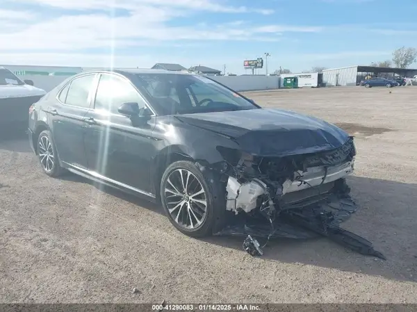 4T1B11HK8JU557620 2018 TOYOTA CAMRY - Image 1