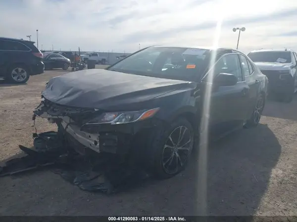 4T1B11HK8JU557620 2018 TOYOTA CAMRY - Image 2