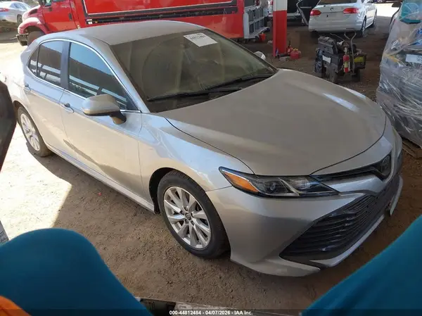 4T1B11HK8JU559075 2018 TOYOTA CAMRY - Image 1