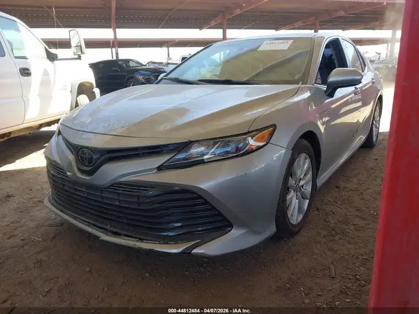 4T1B11HK8JU559075 2018 TOYOTA CAMRY - Image 2