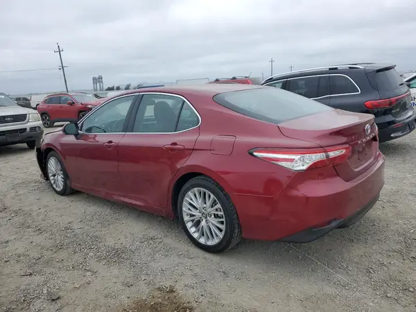 4T1B11HK8JU560064 2018 TOYOTA CAMRY - Image 2