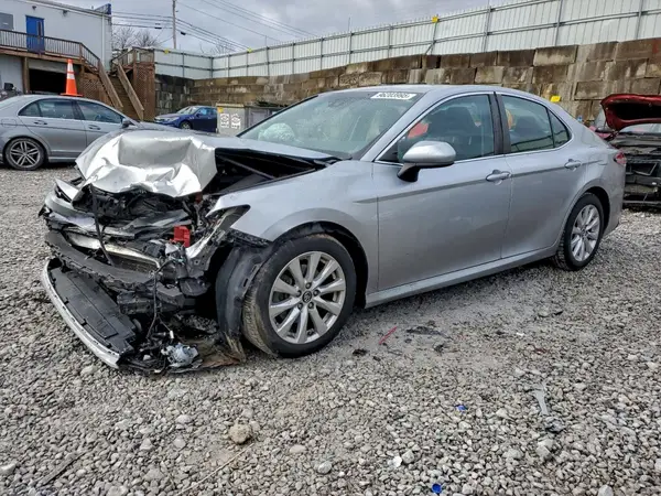 4T1B11HK8JU561019 2018 TOYOTA CAMRY - Image 1