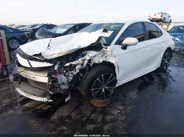 4T1B11HK8JU563059 2018 TOYOTA CAMRY - Image 2