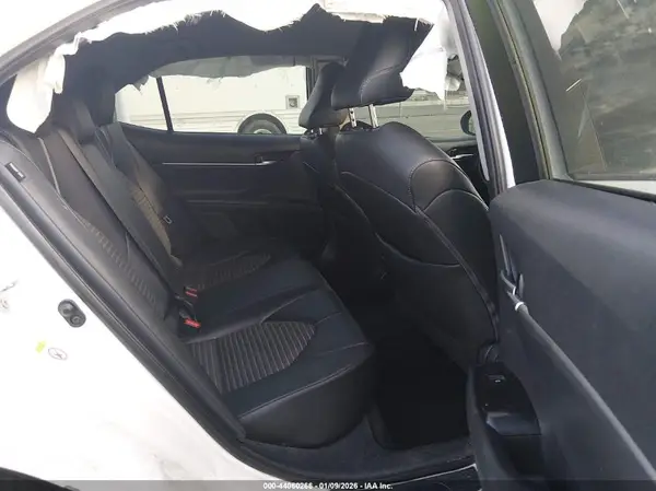 4T1B11HK8JU563059 2018 TOYOTA CAMRY - Image 8