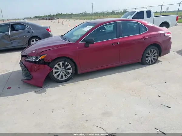 4T1B11HK8JU563806 2018 TOYOTA CAMRY - Image 2