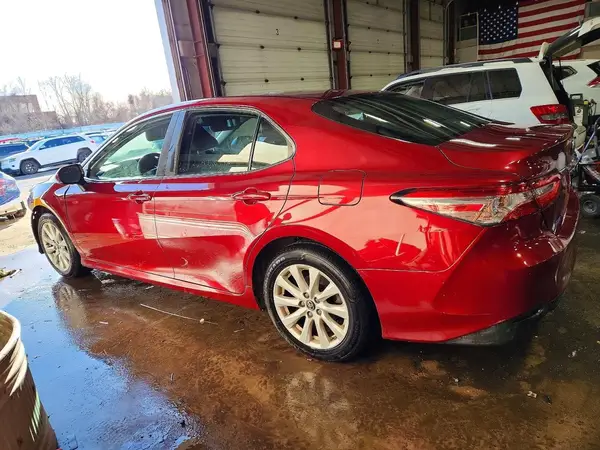 4T1B11HK8JU564082 2018 TOYOTA CAMRY - Image 2