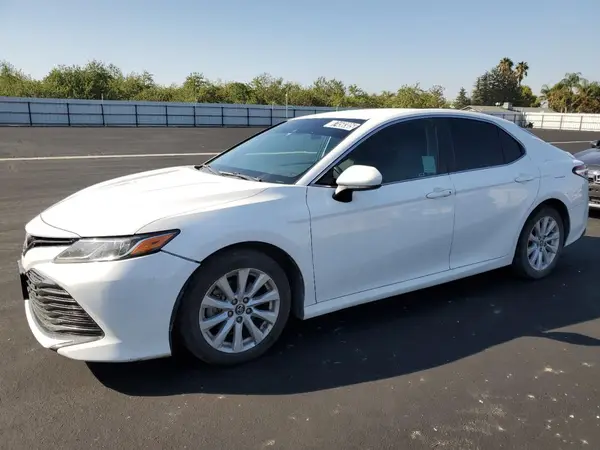 4T1B11HK8JU564518 2018 TOYOTA CAMRY - Image 1