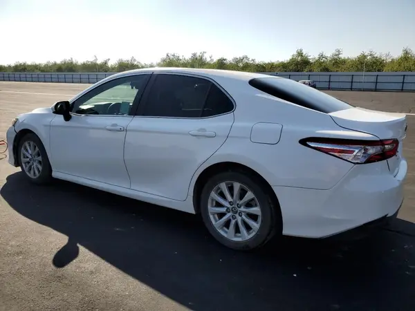 4T1B11HK8JU564518 2018 TOYOTA CAMRY - Image 2