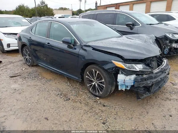 4T1B11HK8JU565071 2018 TOYOTA CAMRY - Image 1