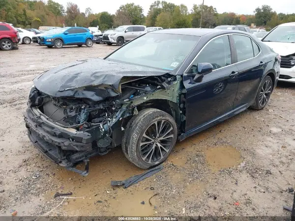 4T1B11HK8JU565071 2018 TOYOTA CAMRY - Image 2