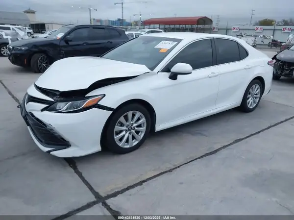 4T1B11HK8JU565359 2018 TOYOTA CAMRY - Image 2
