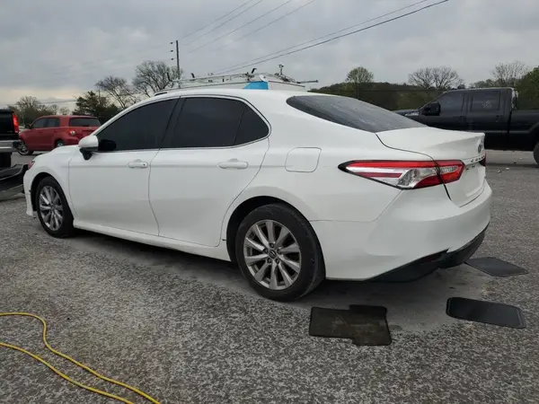 4T1B11HK8JU565491 2018 TOYOTA CAMRY - Image 2