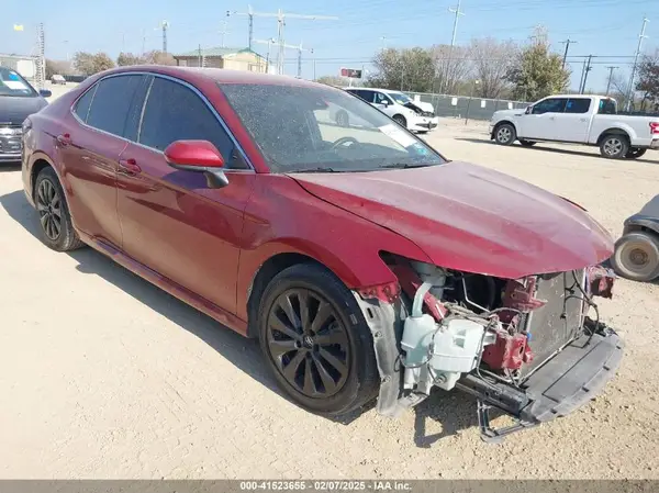 4T1B11HK8JU565670 2018 TOYOTA CAMRY - Image 1