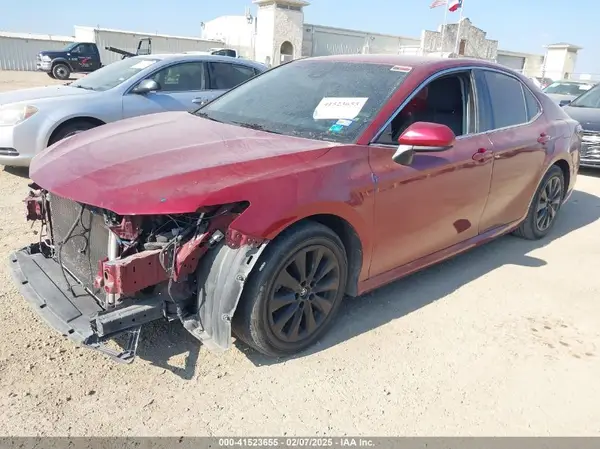 4T1B11HK8JU565670 2018 TOYOTA CAMRY - Image 2