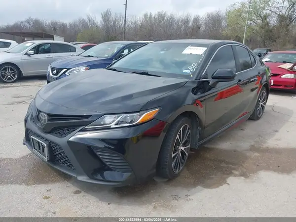 4T1B11HK8JU565782 2018 TOYOTA CAMRY - Image 2