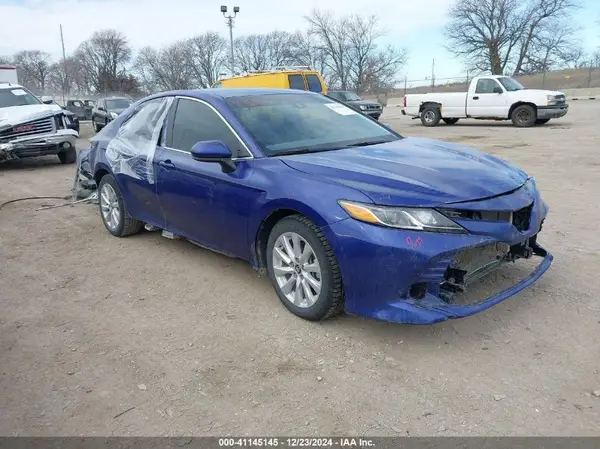 4T1B11HK8JU565863 2018 TOYOTA CAMRY - Image 1