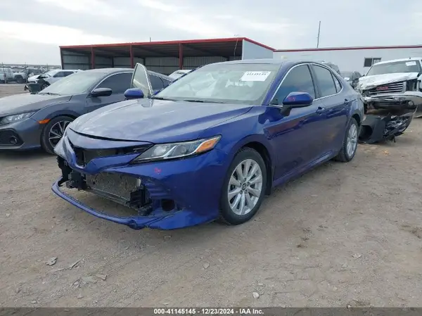 4T1B11HK8JU565863 2018 TOYOTA CAMRY - Image 2