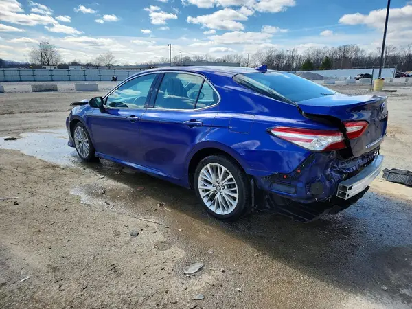 4T1B11HK8JU566480 2018 TOYOTA CAMRY - Image 2