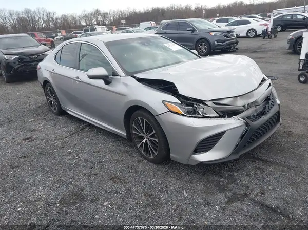 4T1B11HK8JU567578 2018 TOYOTA CAMRY - Image 1