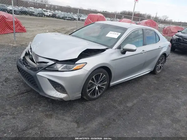 4T1B11HK8JU567578 2018 TOYOTA CAMRY - Image 2