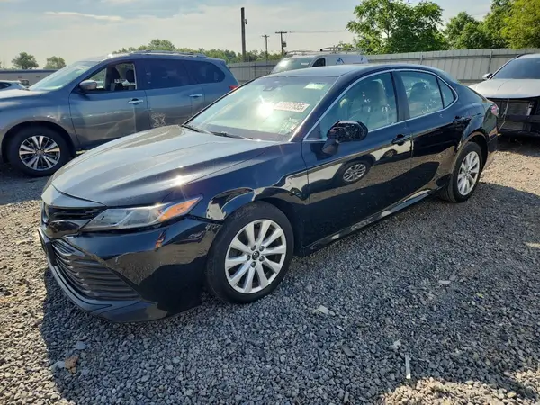 4T1B11HK8JU572196 2018 TOYOTA CAMRY - Image 1