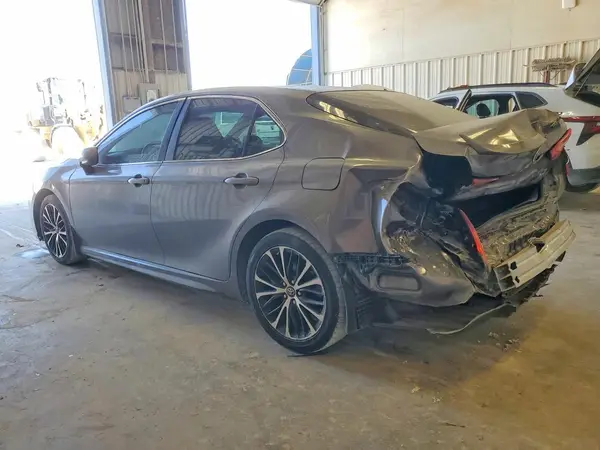 4T1B11HK8JU572716 2018 TOYOTA CAMRY - Image 2