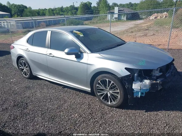4T1B11HK8JU572926 2018 TOYOTA CAMRY - Image 1