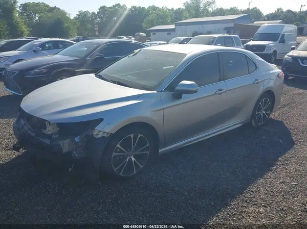 4T1B11HK8JU572926 2018 TOYOTA CAMRY - Image 2