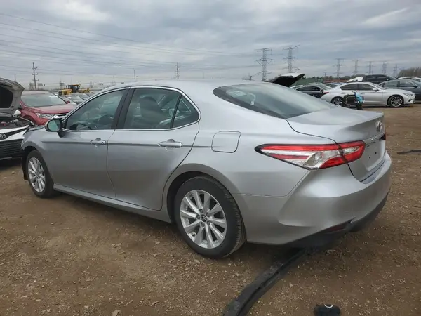 4T1B11HK8JU573686 2018 TOYOTA CAMRY - Image 2