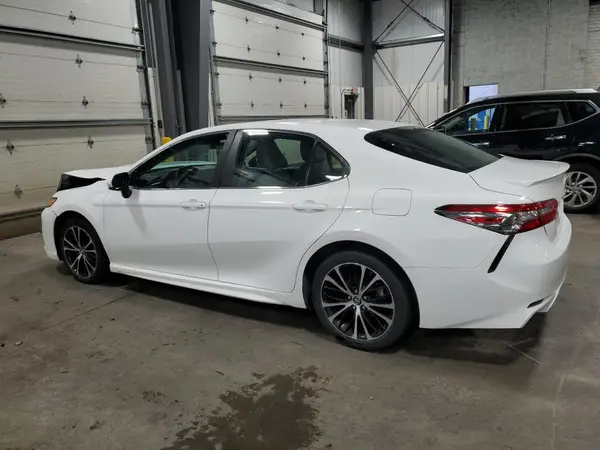 4T1B11HK8JU574255 2018 TOYOTA CAMRY - Image 2