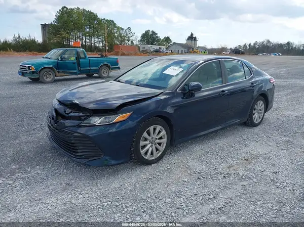 4T1B11HK8JU574434 2018 TOYOTA CAMRY - Image 2