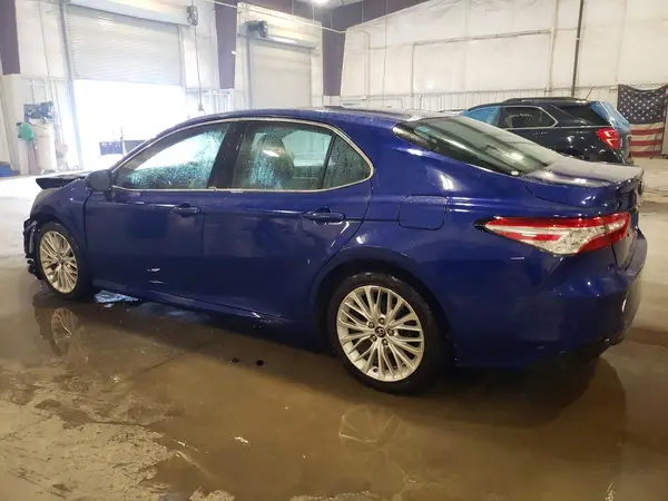 4T1B11HK8JU575227 2018 TOYOTA CAMRY - Image 2