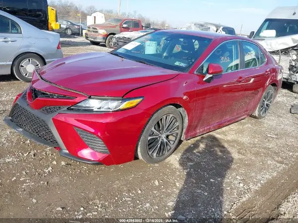 4T1B11HK8JU575244 2018 TOYOTA CAMRY - Image 2