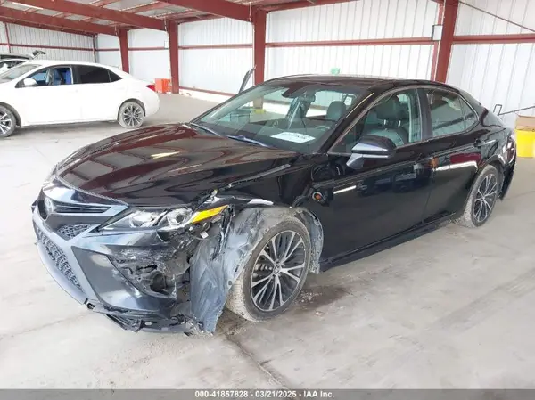 4T1B11HK8JU575695 2018 TOYOTA CAMRY - Image 2