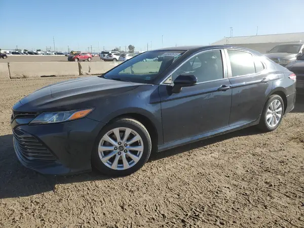 4T1B11HK8JU575809 2018 TOYOTA CAMRY - Image 1