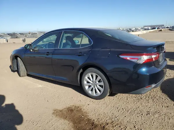 4T1B11HK8JU575809 2018 TOYOTA CAMRY - Image 2