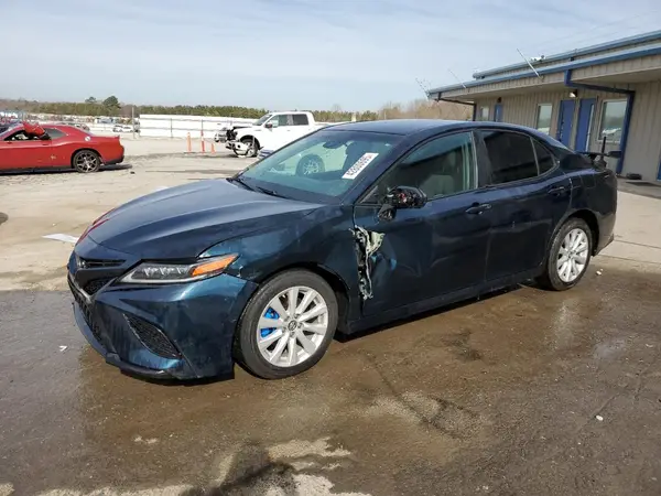 4T1B11HK8JU576300 2018 TOYOTA CAMRY - Image 1