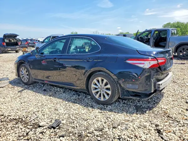 4T1B11HK8JU577074 2018 TOYOTA CAMRY - Image 2
