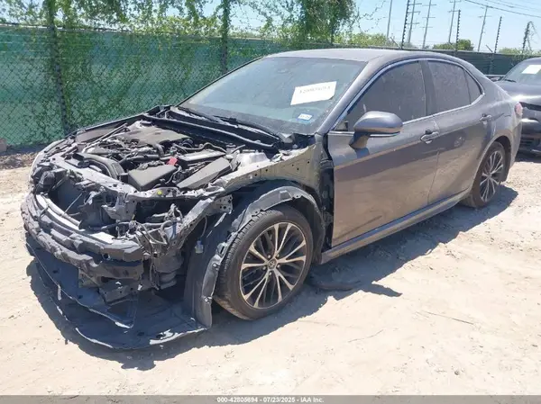 4T1B11HK8JU577365 2018 TOYOTA CAMRY - Image 2