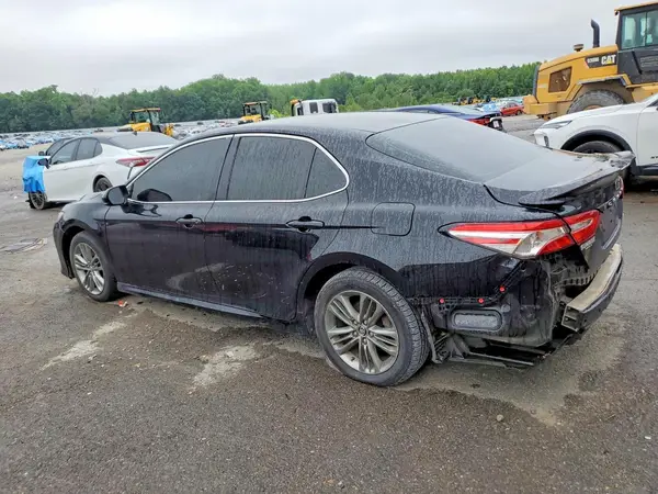 4T1B11HK8JU577785 2018 TOYOTA CAMRY - Image 2