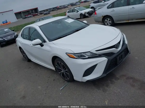 4T1B11HK8JU578905 2018 TOYOTA CAMRY - Image 1