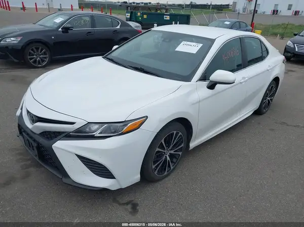 4T1B11HK8JU578905 2018 TOYOTA CAMRY - Image 2