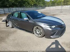 4T1B11HK8JU581173 2018 TOYOTA CAMRY