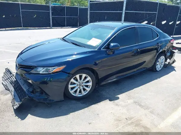 4T1B11HK8JU581254 2018 TOYOTA CAMRY - Image 2