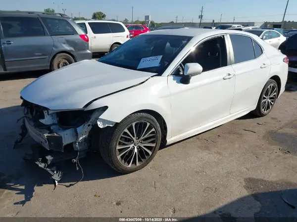4T1B11HK8JU581416 2018 TOYOTA CAMRY - Image 2