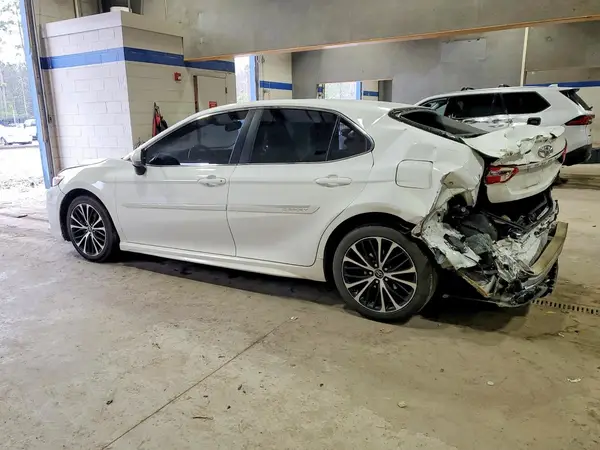 4T1B11HK8JU581836 2018 TOYOTA CAMRY - Image 2