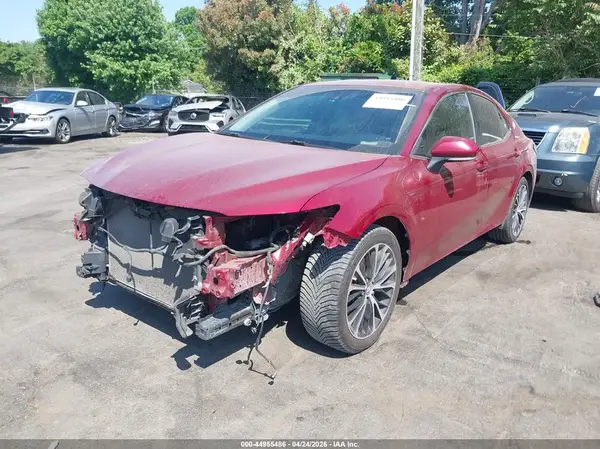 4T1B11HK8JU582386 2018 TOYOTA CAMRY - Image 2