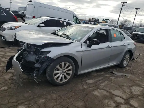 4T1B11HK8JU583019 2018 TOYOTA CAMRY - Image 1
