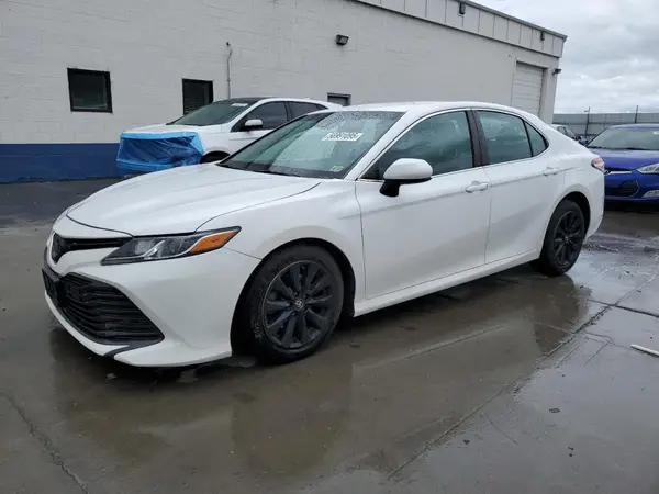 4T1B11HK8JU583313 2018 TOYOTA CAMRY - Image 1