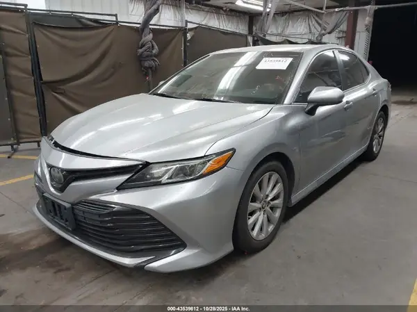 4T1B11HK8JU584560 2018 TOYOTA CAMRY - Image 2